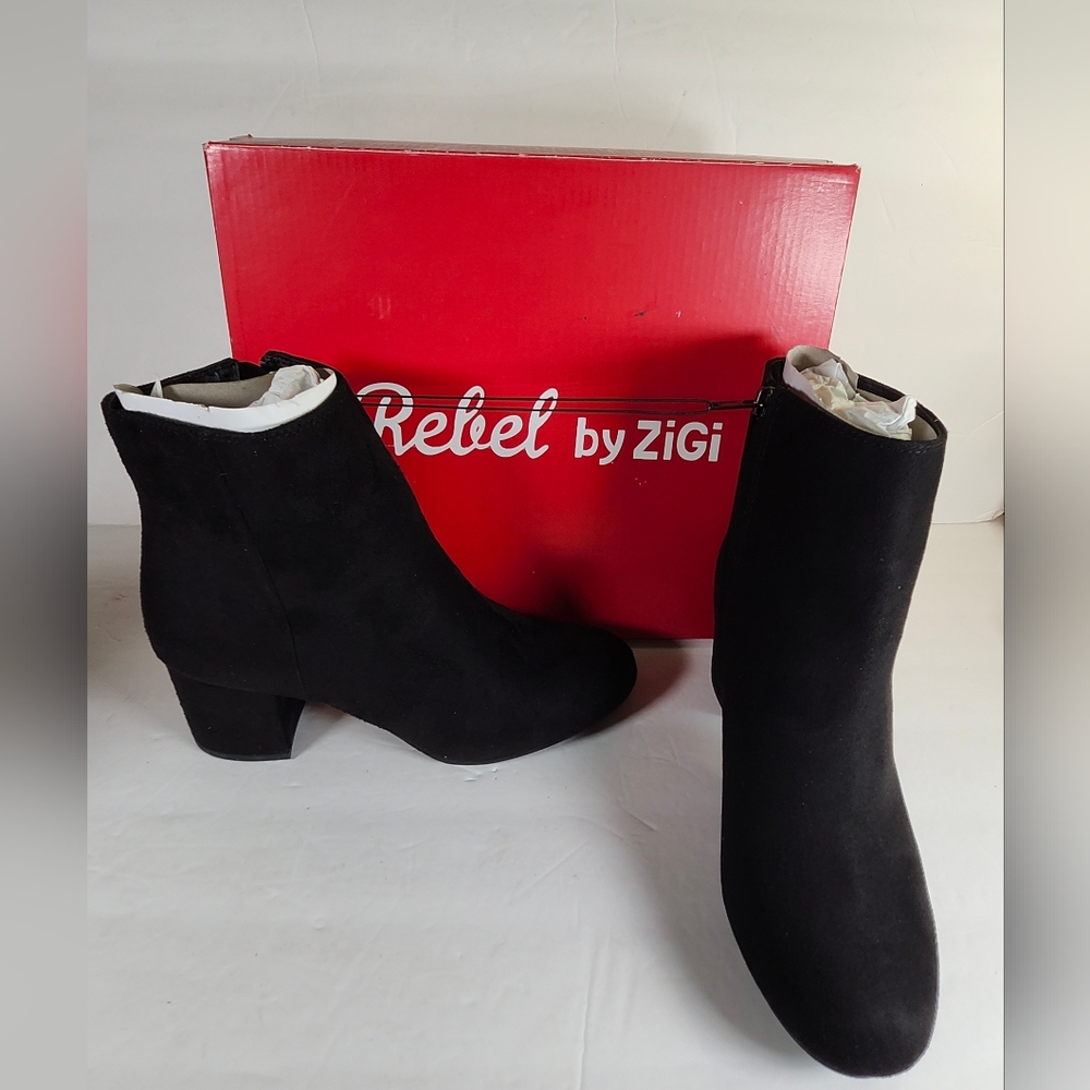 Rebel By Zigi Nanon Black Suedette Faux Suede Zip 2.5" Heel Ankle Boots S 7M NWB